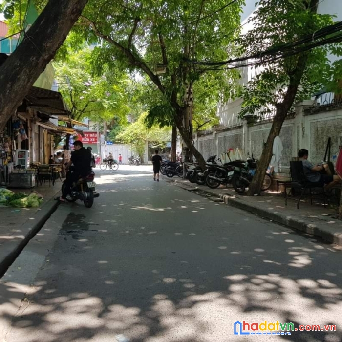 Bán nhà đường trung kính, gara 7 chỗ, ô tô tránh, kinh doanh, dân trí cao, tặng nội thất giá hơn