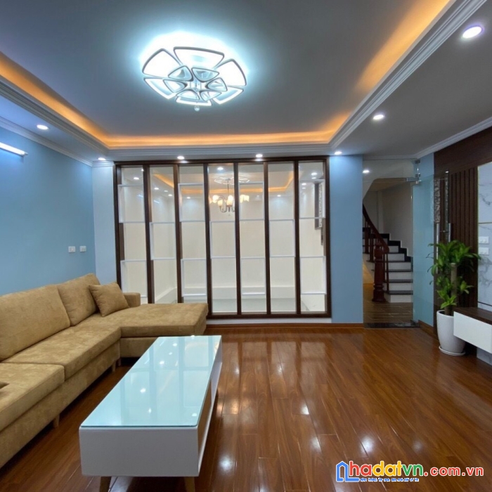 Bán nhà đẹp phố kim đồng , hoang mai 40m , phân lô vỉa hè ô tô tránh chỉ 9.7tỷ