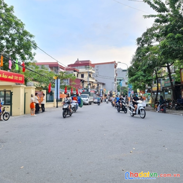 Đất phố kinh doanh sầm uất tại trâu quỳ, gia lâm. 185m2, mt 12m, đường 15m. lh 0398381708.