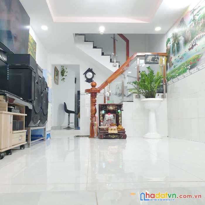 Nhà mới ( 3x16m, nh 3.7m) 2 tầng sát đường hưng phú p8q8