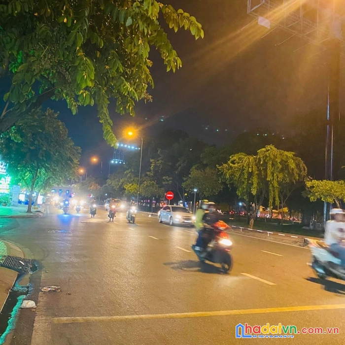 Bán nhà mặt tiền bạch đằng ngay sân bay tân sơn nhất, dt: 4x23m, 3 t- 4pn, giá 21.5 tỷ.