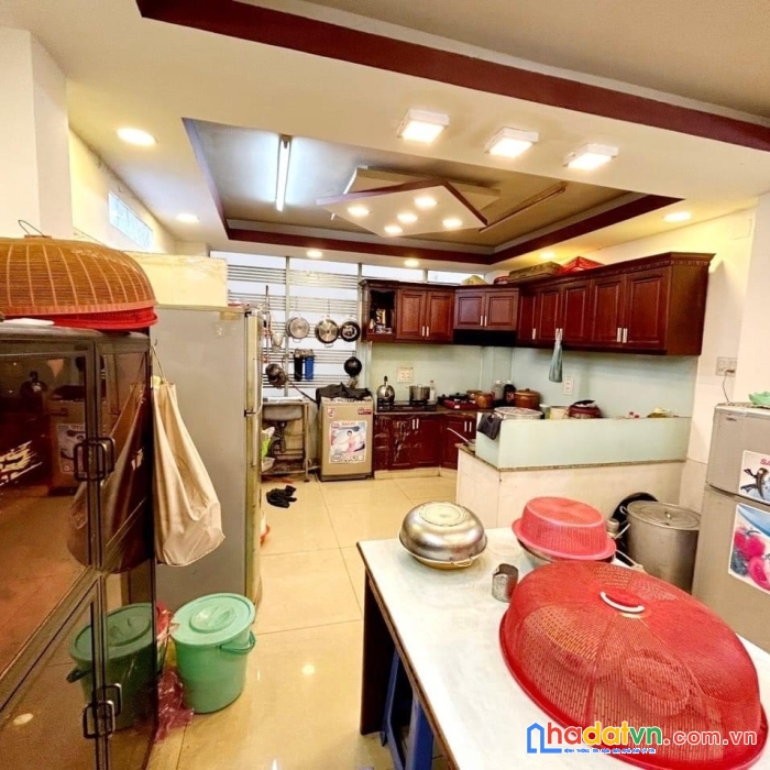 Bán nhà mặt tiền bạch đằng ngay sân bay tân sơn nhất, dt: 4x23m, 3 t- 4pn, giá 21.5 tỷ.