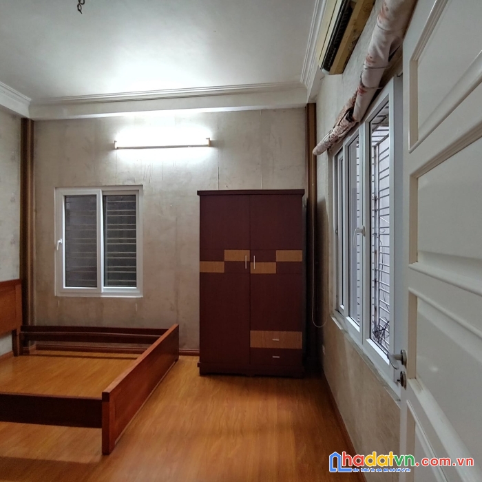Cần bán gấp nhà hào nam, 41m2, 4 ngủ, ngõ rộng, nhỉnh 4 tỷ, 0823934589.