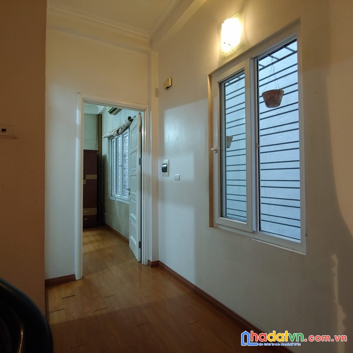 Cần bán gấp nhà hào nam, 41m2, 4 ngủ, ngõ rộng, nhỉnh 4 tỷ, 0823934589.