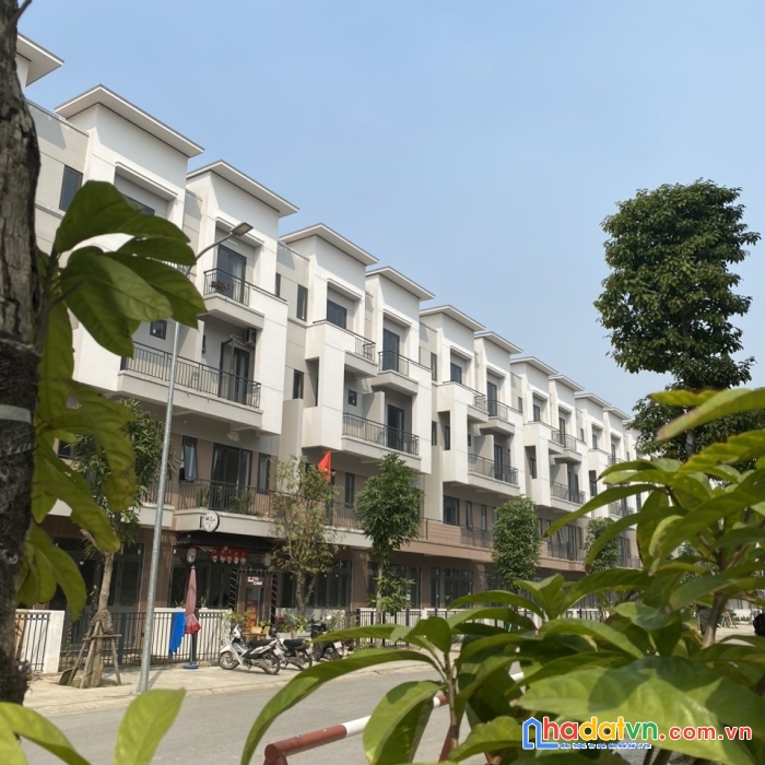 Được ví như viên kim cương nằm trong lòng thành phố từ sơn.