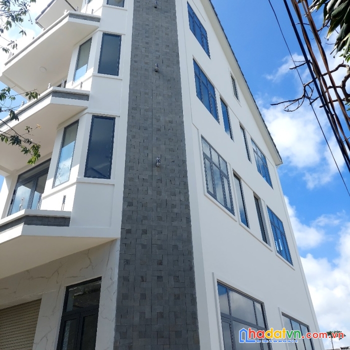Cần bán gấp nhà đẹp mới xây đường ngô quyền, đà lạt giá 9.3 tỷ