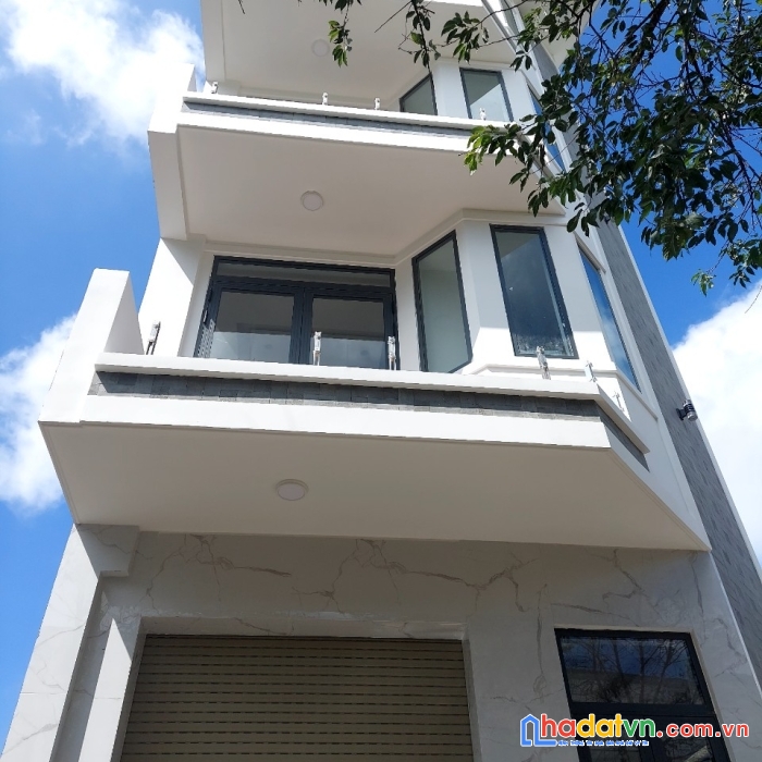 Cần bán gấp nhà đẹp mới xây đường ngô quyền, đà lạt giá 9.3 tỷ