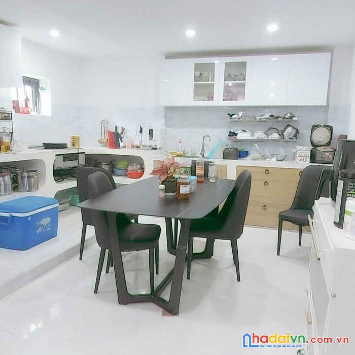 Bán nhà ngay chợ phạm văn hai, dt: 85m2 (9.6x9m), 5 tầng đúc - 6 pn, giá 8 tỷ (tl)