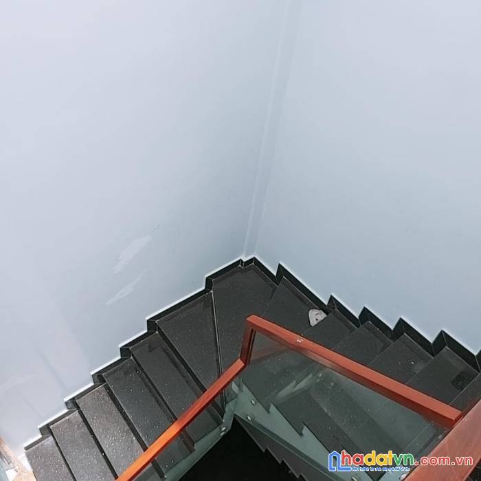 Bán nhà ngay chợ phạm văn hai, dt: 85m2 (9.6x9m), 5 tầng đúc - 6 pn, giá 8 tỷ (tl)
