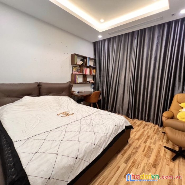 Bán nhà phố lạc trung, hai bà trưng 90m, 4 tầng, mt 5.5m. giá: 16.9 tỷ