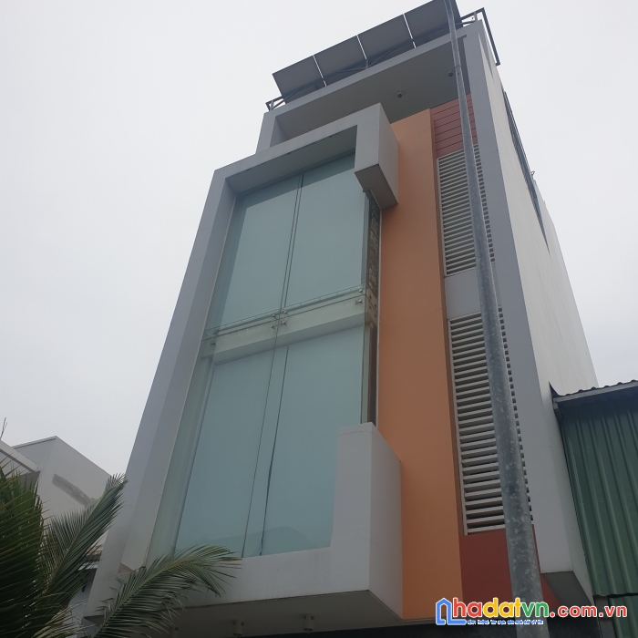 Bán toà nhà văn phòng p trường thọ, 179m. 4 tầng. thang máy. nội thất full. xịn. giá hơn 90tr/m