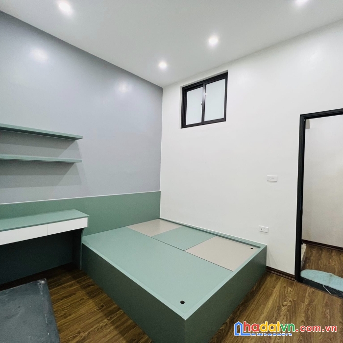 Nhà đẹp chỉ 10m ra mặt phố giáp nhị ngõ ba gác sh quay đầu thỏa mái - 3 tầng 3 ngủ - dt: 42m2 -