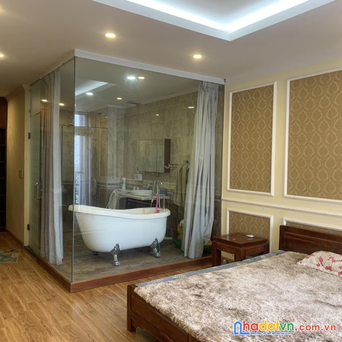 Hào nam 135 m x 7 tầng, mt 10,5 m, giá 36 tỷ. căn góc, ô tô tránh, thang máy.