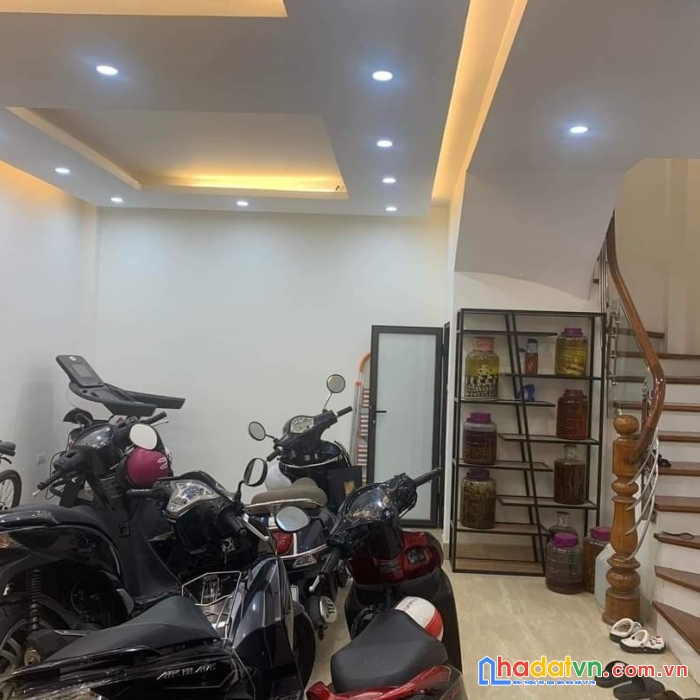 Chính chủ cần bán nhà phố hoa bằng quận cầu giấy 40 m2 x 5 t 8,5 tỷ ô tô kd đỉnh