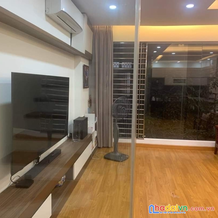 Chính chủ cần bán nhà phố hoa bằng quận cầu giấy 40 m2 x 5 t 8,5 tỷ ô tô kd đỉnh