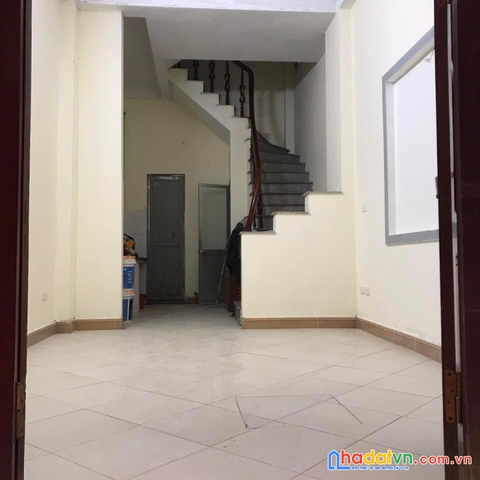 Cho thuê nhà 3 tầng tại xuân la, tây hồ, hà nội. cách mấy bước ra mặt đường xuân la, ngõ thông ô