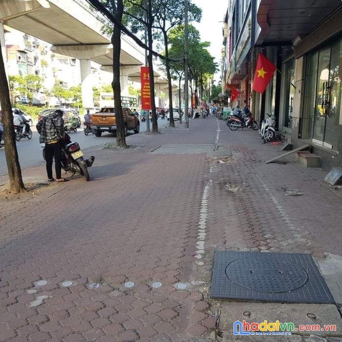 Bán nhà cấp 4, mặt phố hồ tùng mậu, 121m, mặt tiền 8m, giá 26 tỷ