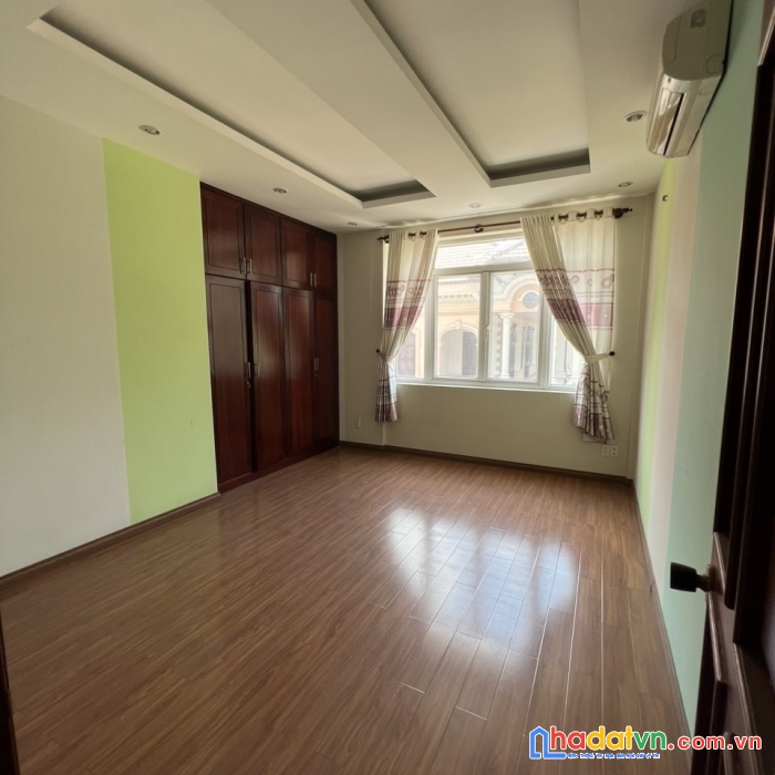Cho thuê nhà mặt tiền võ văn tần , phường 6, quận 3