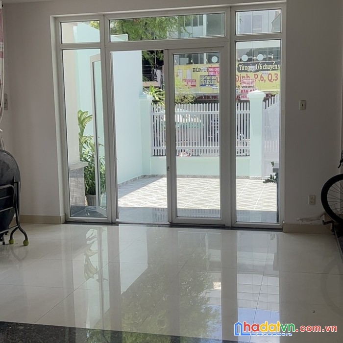 Cho thuê nhà mặt tiền võ văn tần , phường 6, quận 3
