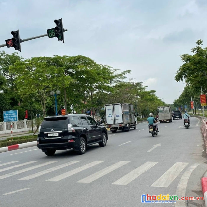 Quá sốc, bán nhà mặt phố cổ linh, đoạn sầm uất nhất phố 130m, mt6.8m, chỉ 140tr/1m2