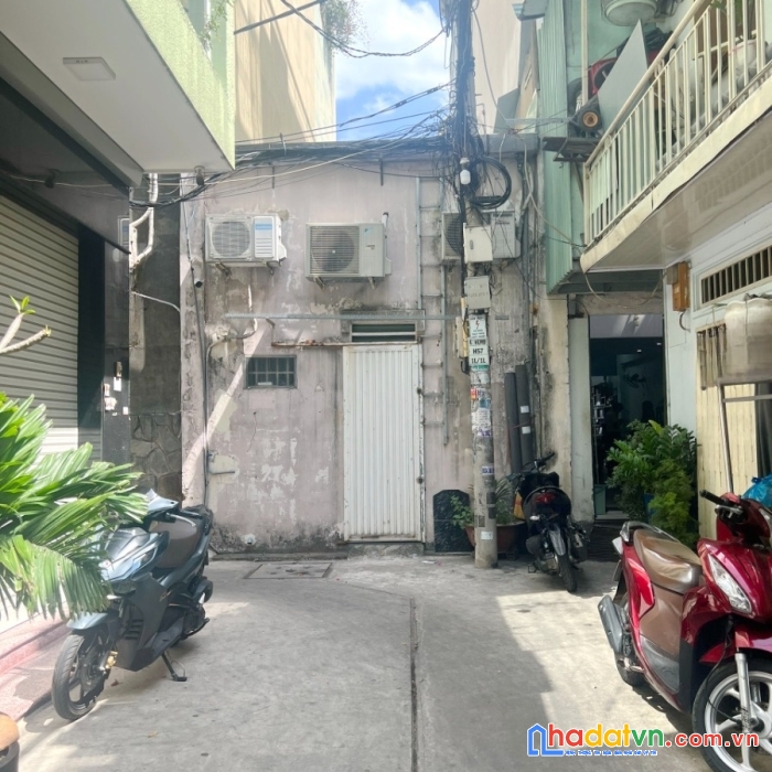 Nhà bán 3 mặt hẻm (3.5x15.1) lửng/lầu/st gần đường trần nhân tôn p9q5