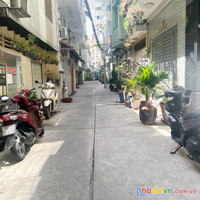 Nhà bán 3 mặt hẻm (3.5x15.1) lửng/lầu/st gần đường trần nhân tôn p9q5