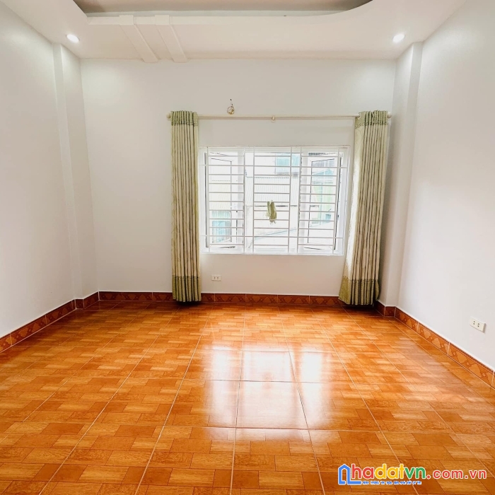 Bán nhà , trương công giai, phố víp nhất cầu giấy, nhà mới ở ngay, 48m x 5 tầng, mt 5.3m, chỉ 5.75