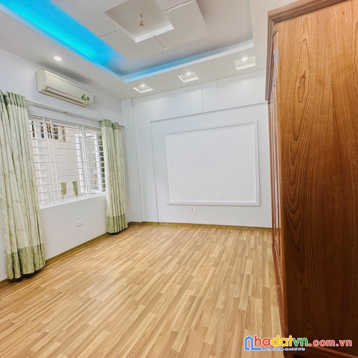 Bán nhà , trương công giai, phố víp nhất cầu giấy, nhà mới ở ngay, 48m x 5 tầng, mt 5.3m, chỉ 5.75