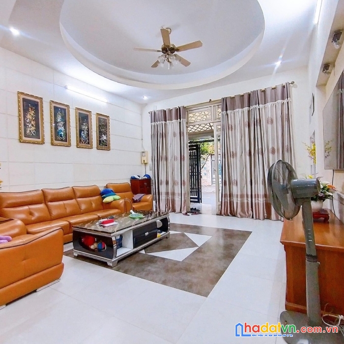 Bán gấp giảm hơn 1 tỷ nhà hxh  âu cơ quận 11 - ngang 5 x12m .