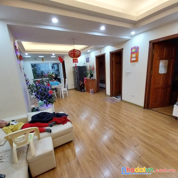 Bán căn hộ chung cư 100m2, 3 ngu, 2 wc, view quang truong goldmark, hồ tùng mậu !