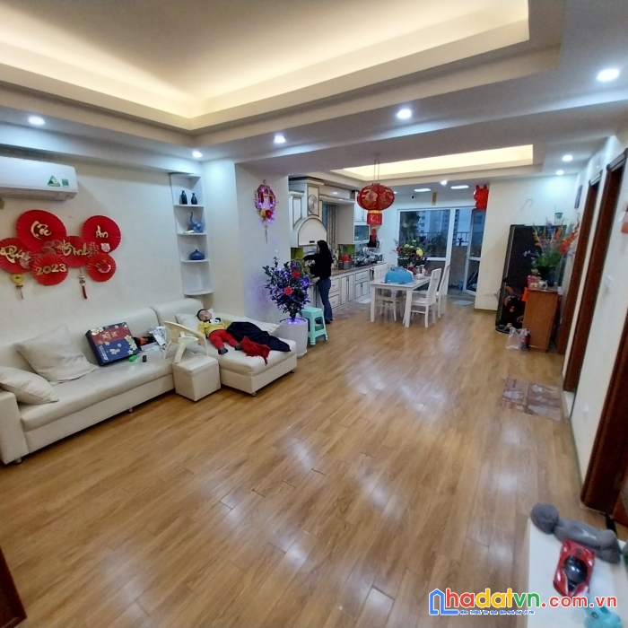 Bán căn hộ chung cư 100m2, 3 ngu, 2 wc, view quang truong goldmark, hồ tùng mậu !