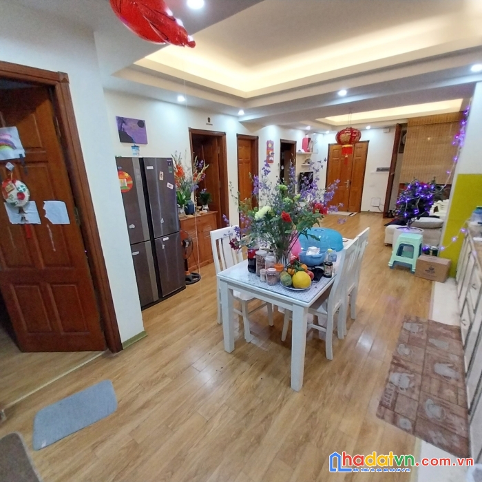 Bán căn hộ chung cư 100m2, 3 ngu, 2 wc, view quang truong goldmark, hồ tùng mậu !