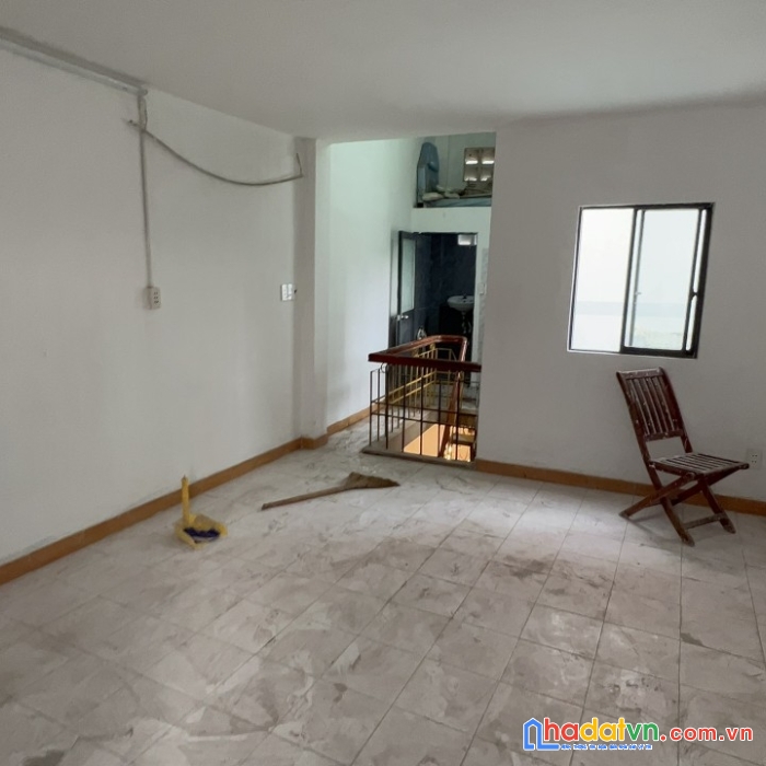 Chỉ 5.5 tỷ có nhà 2 mt lạc long quân giao ông ích khiêm, p.5, quận 11