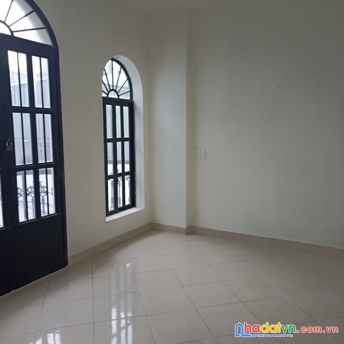 Bán gấp nhà mới, hẻm 1/ lãnh bình thăng, p.8, quận 11