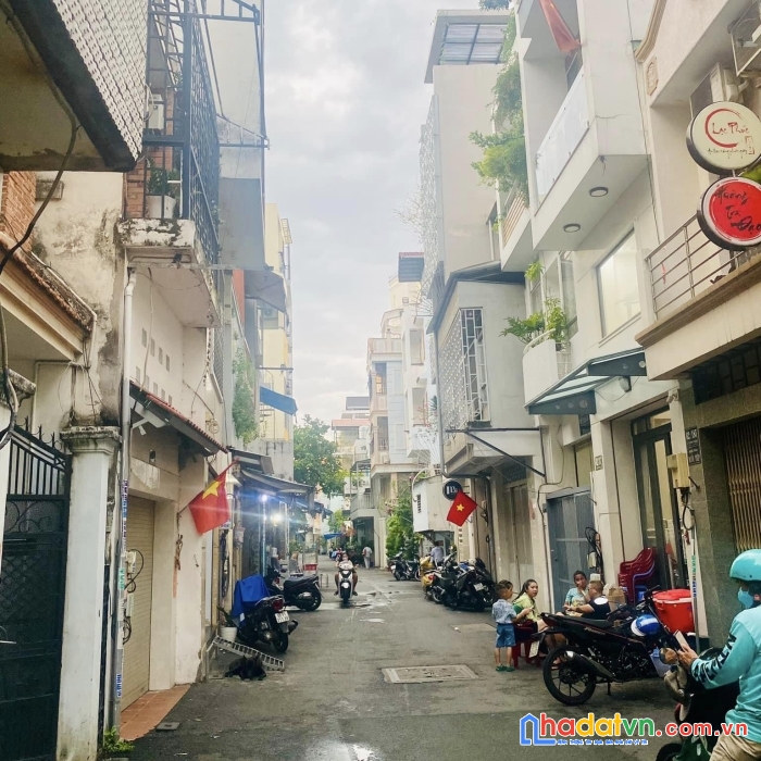 Hẻm xe hơi đẹp cách 10m, hoàng sa, q3, khu an ninh, 3pn, 3wc, ngang 3.7m, 62m2, 5.3 tỷ 