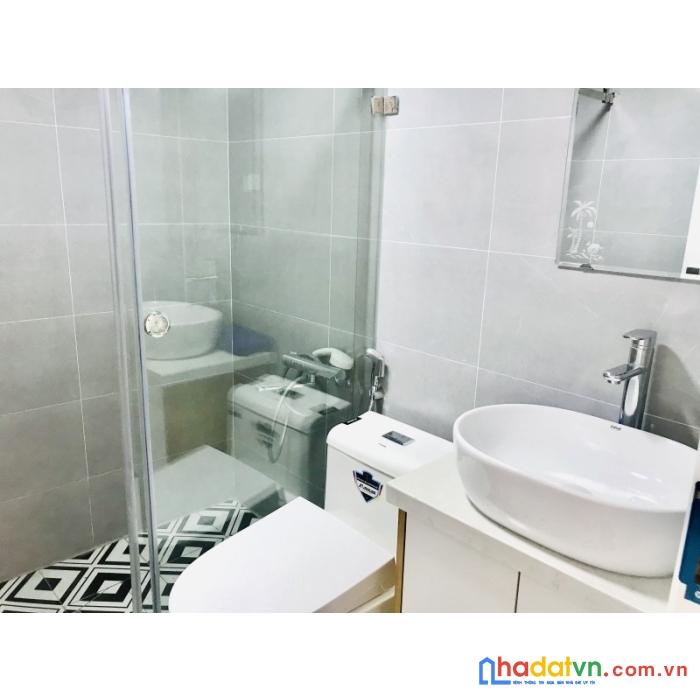 Bán nhà phạm ngọc thạch ở luôn 32m2 x 4 tầng, ngõ to, thông tứ tung, 2 thoáng, nhỉnh 5 tỷ, lh