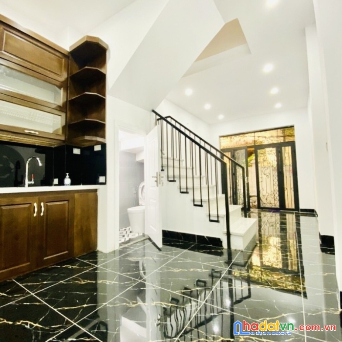 Bán nhà phạm ngọc thạch ở luôn 32m2 x 4 tầng, ngõ to, thông tứ tung, 2 thoáng, nhỉnh 5 tỷ, lh