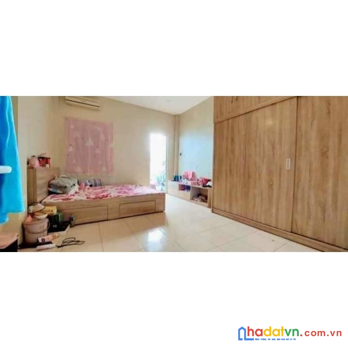 Nhà đẹp 4 tầng dt:32m2 3 phòng ngủ giá:2.83 tỷ gần phố trần hưng đạo quận hoàn kiếm khu dân trí