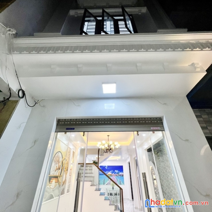3.nhà đẹp thiên lôi oto đỗ cổng 3 tầng xây mới siêu đẹp