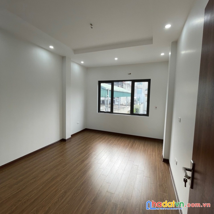 Bán gấp nhà yên lãng sập sàn 58m2*6 mt 3,8m nhỉnh 10.3 tỷ kd thang máy.