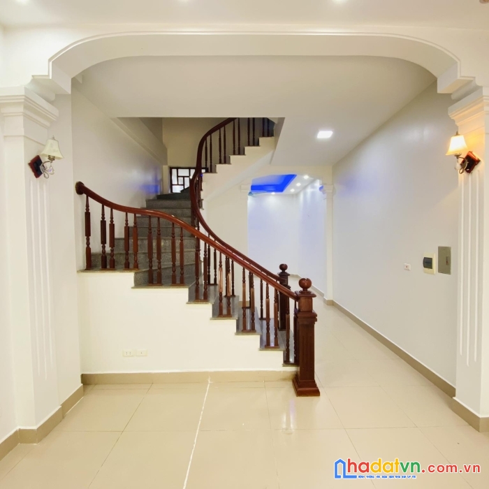 Nhà đẹp chủ tặng toàn bộ nội thất xịn xò - nhà 3 mặt thoáng 6 phòng ngủ rộng - 50m ra mặt phố tôn