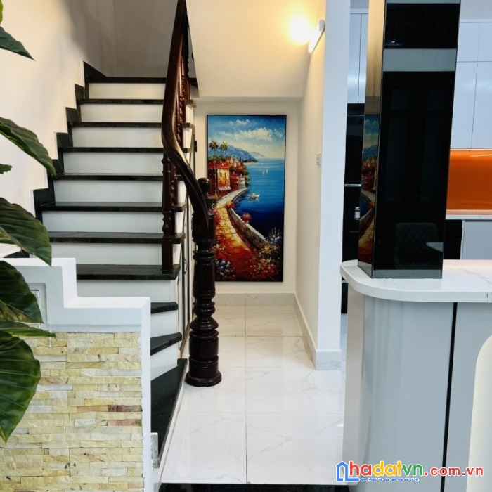 Nhà đẹp chủ tặng toàn bộ nội thất xịn xò - nhà 3 mặt thoáng 6 phòng ngủ rộng - 50m ra mặt phố tôn