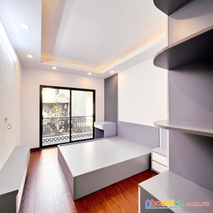 Chính chủ cần bán nhà quận đống đa bán nhà phố thái thịnh 52m2 x 5t9.5 tỷ ô tô kd thang máy