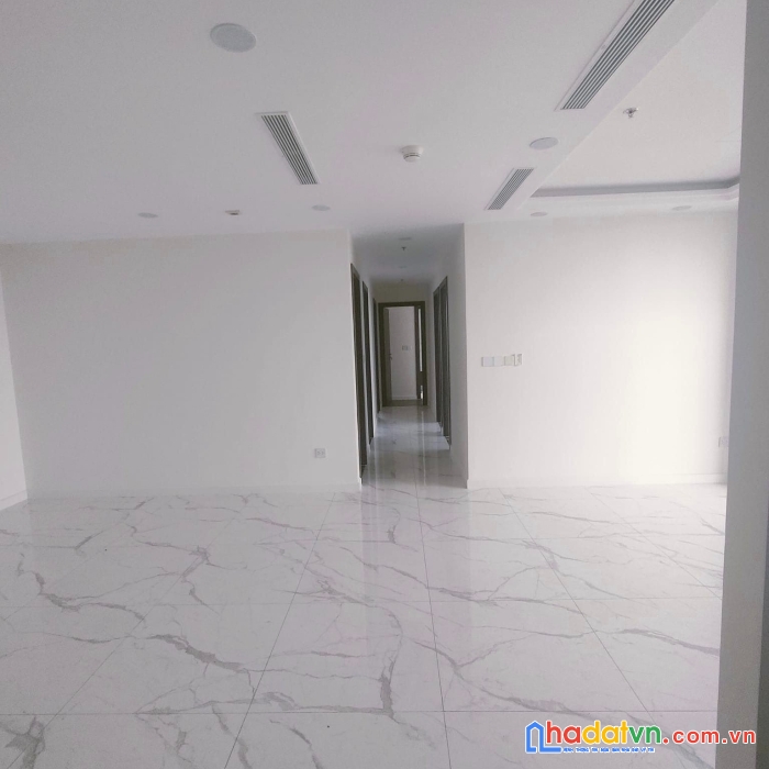 Cho thuê căn hộ 4pn 132m2 ở sunshine sky city q7