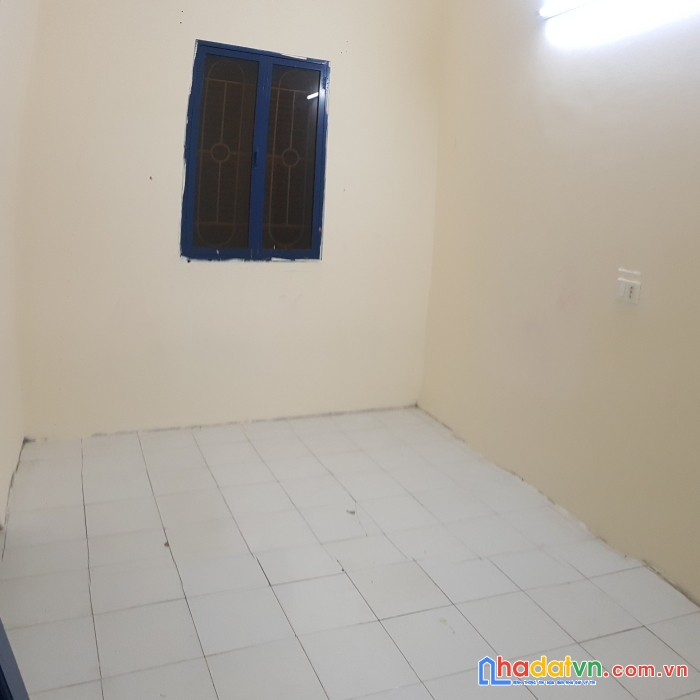 Cho thuê nhà 3 tầng 2 mặt ngõ oto đỗ cửa lê trọng tấn
