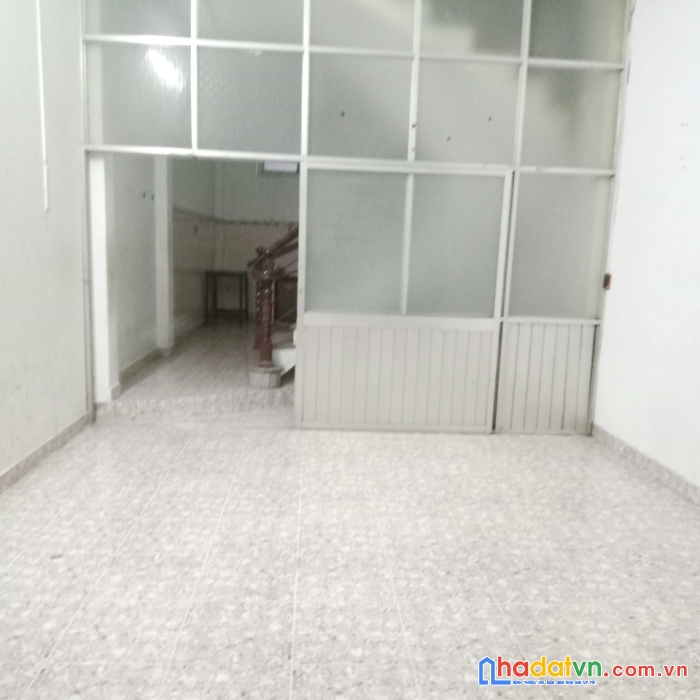 Nhà thuê hẻm cư xá bùi minh trực 110 m2 p5 q8 giá 10tr