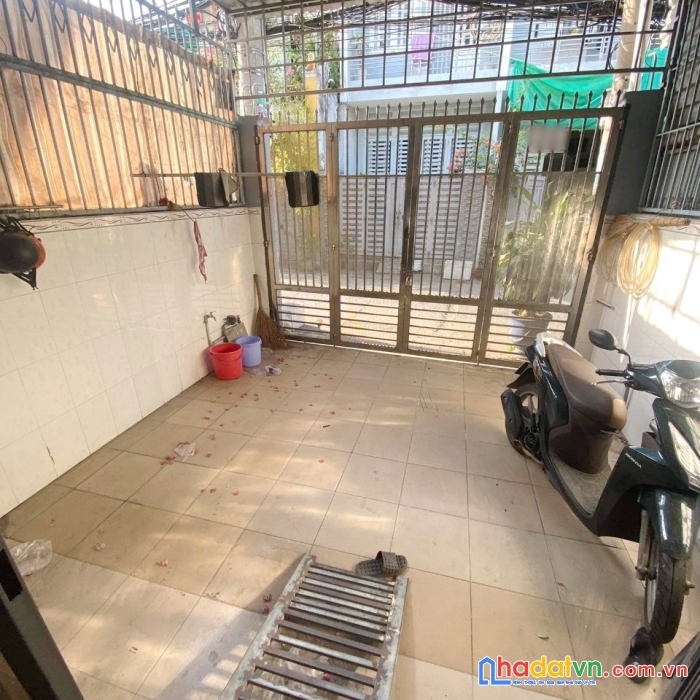 Nhà thuê 2 tầng hẻm xe tải 61 phạm hùng, bình hưng - giá 12 triệu