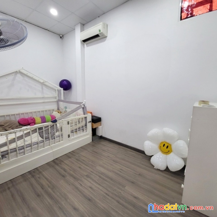 Nhà thuê 2 tầng full nội thất hẻm thông 232 hưng phú p8q8