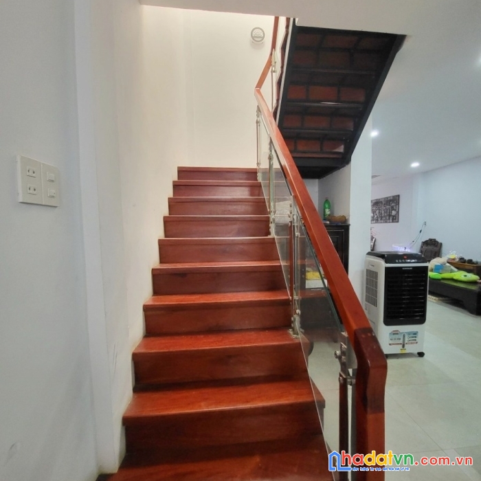 Nhà thuê 2 tầng full nội thất hẻm thông 232 hưng phú p8q8