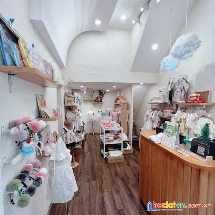 Mình cần sang nhượng cửa hàng tại số 2 đoàn trần nghiệp - phố huế - hai bà trưng - hà nội